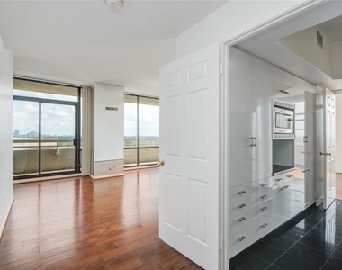 15 Greenway Plaza - Photo Thumbnail 7