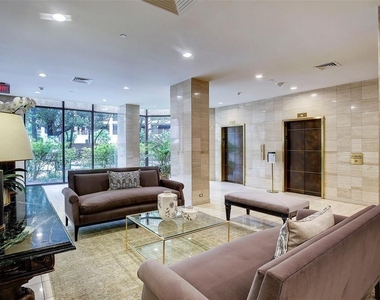 15 Greenway Plaza - Photo Thumbnail 10