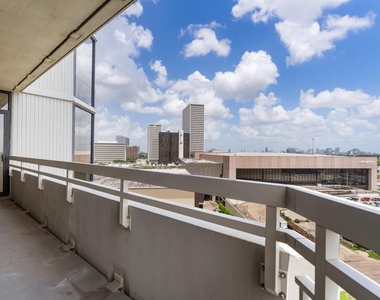 15 Greenway Plaza - Photo Thumbnail 18