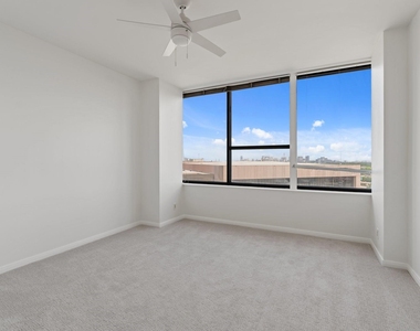 15 Greenway Plaza - Photo Thumbnail 33