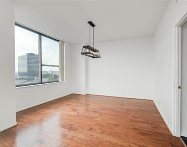 15 Greenway Plaza - Photo Thumbnail 20