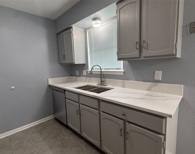 10519 Kirkglen Drive - Photo Thumbnail 5