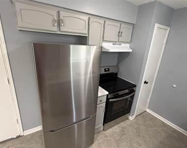 10519 Kirkglen Drive - Photo Thumbnail 6
