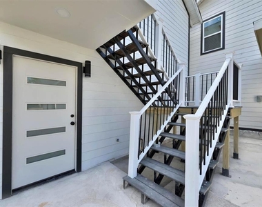 2304 Chapman Street - Photo Thumbnail 2