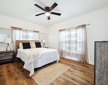 2304 Chapman Street - Photo Thumbnail 11