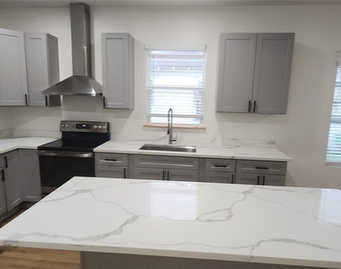 2304 Chapman Street - Photo Thumbnail 12