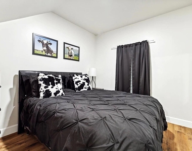 2304 Chapman Street - Photo Thumbnail 8