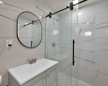 2304 Chapman Street - Photo Thumbnail 15