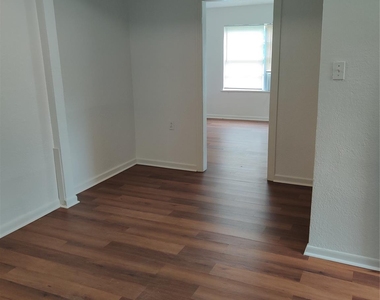 1208 7th Ave Avenue - Photo Thumbnail 9