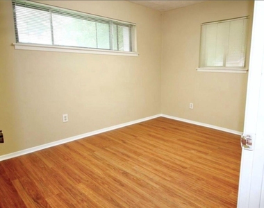 801 E Stadium Court - Photo Thumbnail 3
