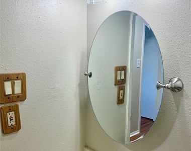 801 E Stadium Court - Photo Thumbnail 5