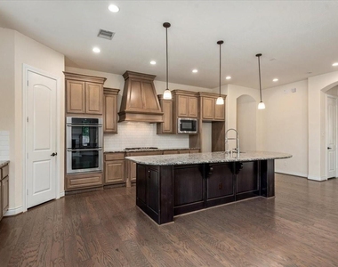 23034 Creek Park Drive - Photo Thumbnail 8