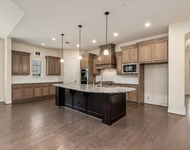 23034 Creek Park Drive - Photo Thumbnail 6