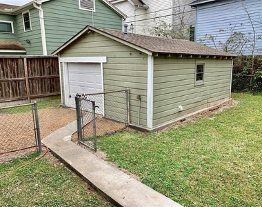 226 E 25th Street - Photo Thumbnail 11
