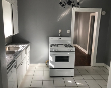 226 E 25th Street - Photo Thumbnail 4