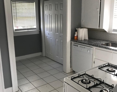226 E 25th Street - Photo Thumbnail 3