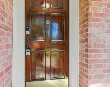 8235 Alabaster Drive - Photo Thumbnail 3