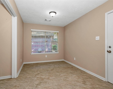 8235 Alabaster Drive - Photo Thumbnail 17