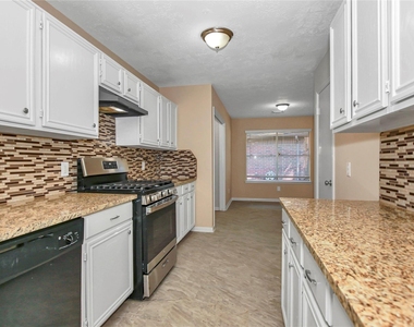 8235 Alabaster Drive - Photo Thumbnail 15