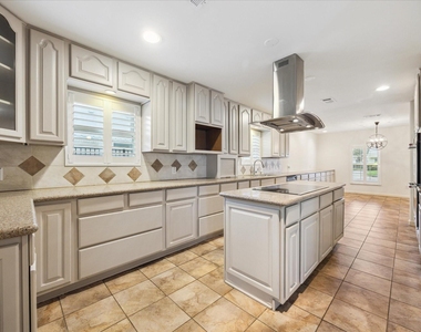 6215 Cheena Drive - Photo Thumbnail 10