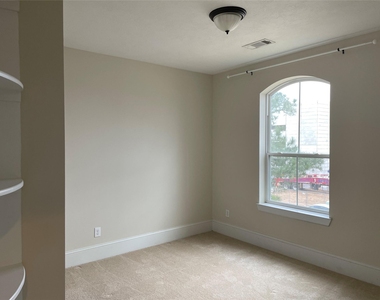5105 Maple Street - Photo Thumbnail 18