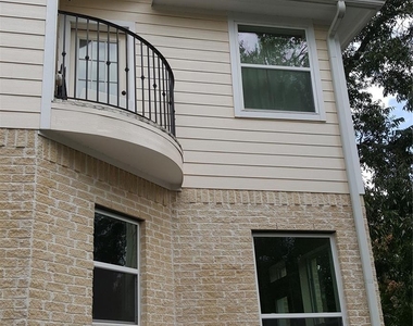 5105 Maple Street - Photo Thumbnail 2