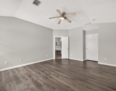 19451 Nasworthy Drive - Photo Thumbnail 24