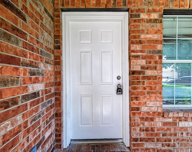19451 Nasworthy Drive - Photo Thumbnail 6