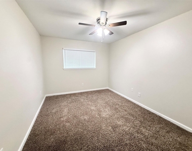 130 Oyster Creek Drive - Photo Thumbnail 13