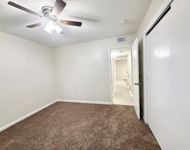 130 Oyster Creek Drive - Photo Thumbnail 16