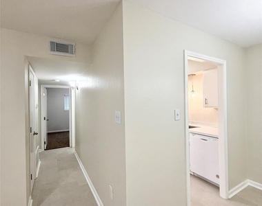 130 Oyster Creek Drive - Photo Thumbnail 10