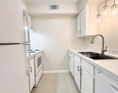 130 Oyster Creek Drive - Photo Thumbnail 5