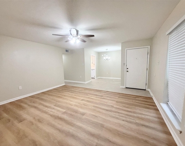 130 Oyster Creek Drive - Photo Thumbnail 2