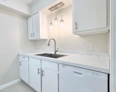 130 Oyster Creek Drive - Photo Thumbnail 9