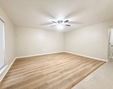 130 Oyster Creek Drive - Photo Thumbnail 3