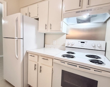 130 Oyster Creek Drive - Photo Thumbnail 7
