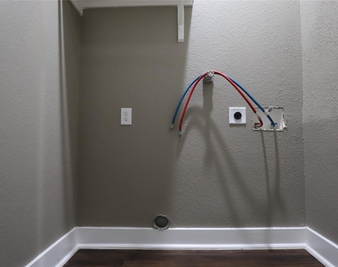 4422 Phlox Street - Photo Thumbnail 10