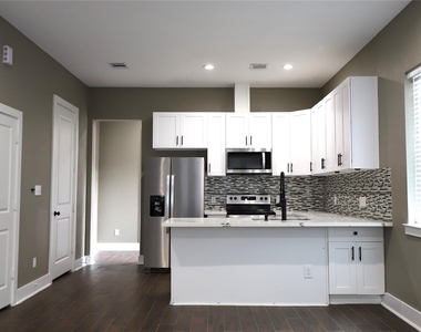 4422 Phlox Street - Photo Thumbnail 2