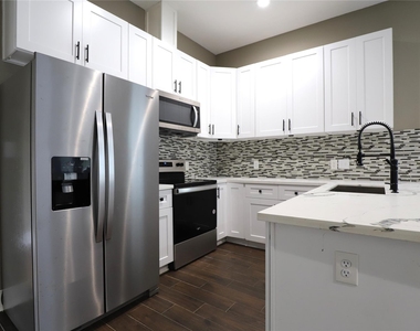 4422 Phlox Street - Photo Thumbnail 6