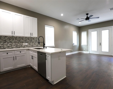 4422 Phlox Street - Photo Thumbnail 5