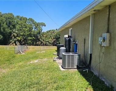 815 Porter Street E - Photo Thumbnail 24