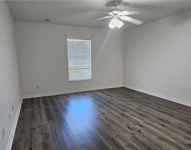 815 Porter Street E - Photo Thumbnail 9