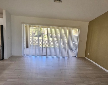 815 Porter Street E - Photo Thumbnail 6