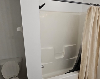 815 Porter Street E - Photo Thumbnail 12