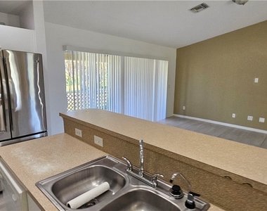 815 Porter Street E - Photo Thumbnail 11