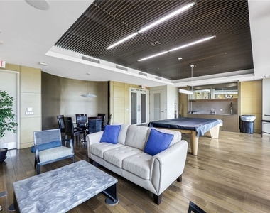 3000 Oasis Grand Boulevard - Photo Thumbnail 20