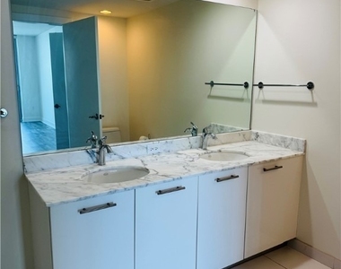 3000 Oasis Grand Boulevard - Photo Thumbnail 8