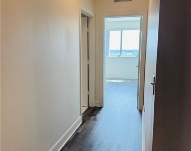 3000 Oasis Grand Boulevard - Photo Thumbnail 11