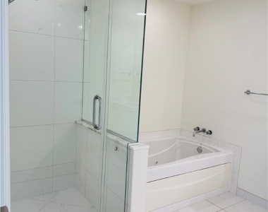 3000 Oasis Grand Boulevard - Photo Thumbnail 9