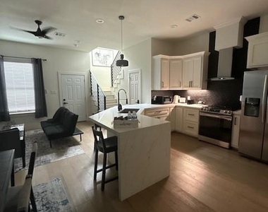 5618 Canal Street - Photo Thumbnail 1